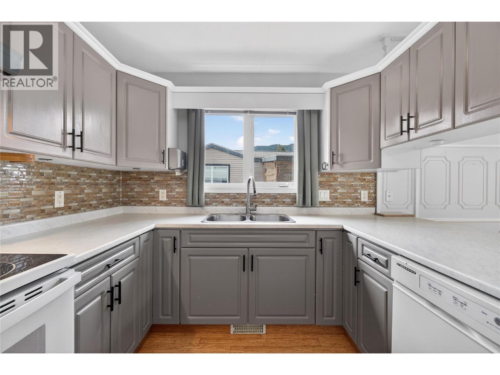 5 HIGHWAY 97A SICAMOUS Sicamous Creek Mobile Home Park Creek Unit# 11, Sicamous