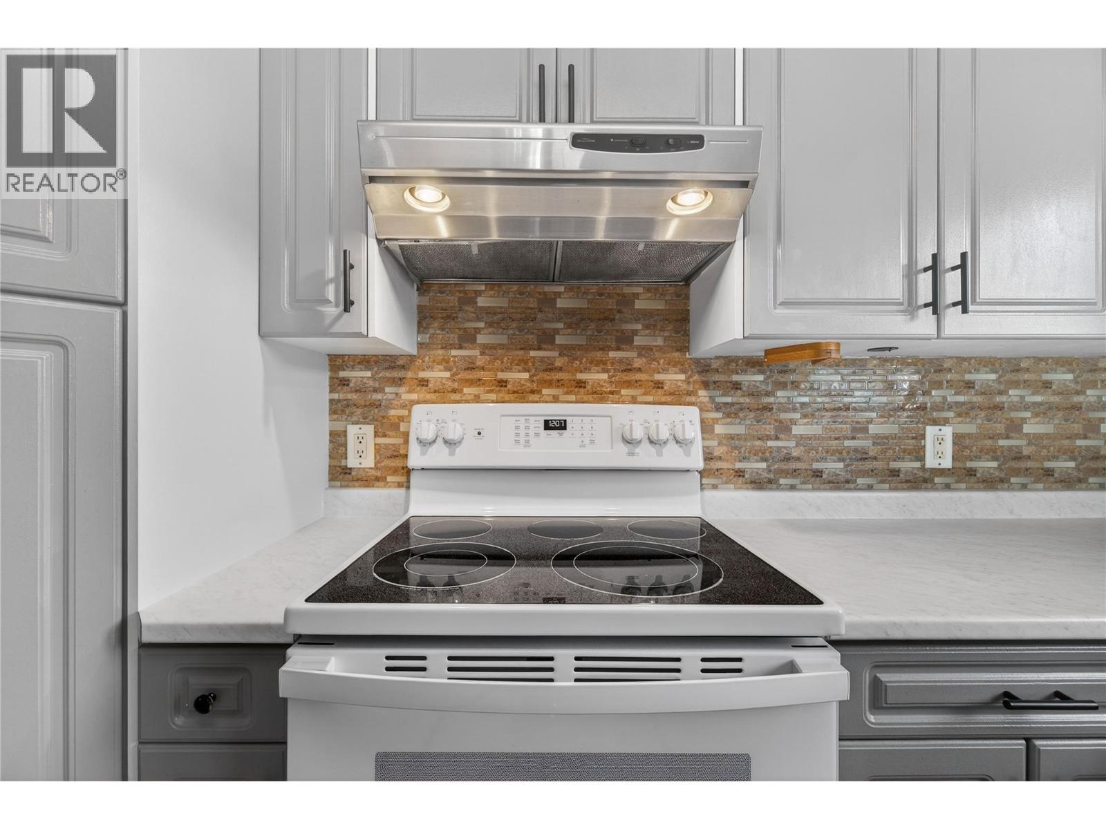 5 HIGHWAY 97A SICAMOUS Sicamous Creek Mobile Home Park Creek Unit# 11, Sicamous