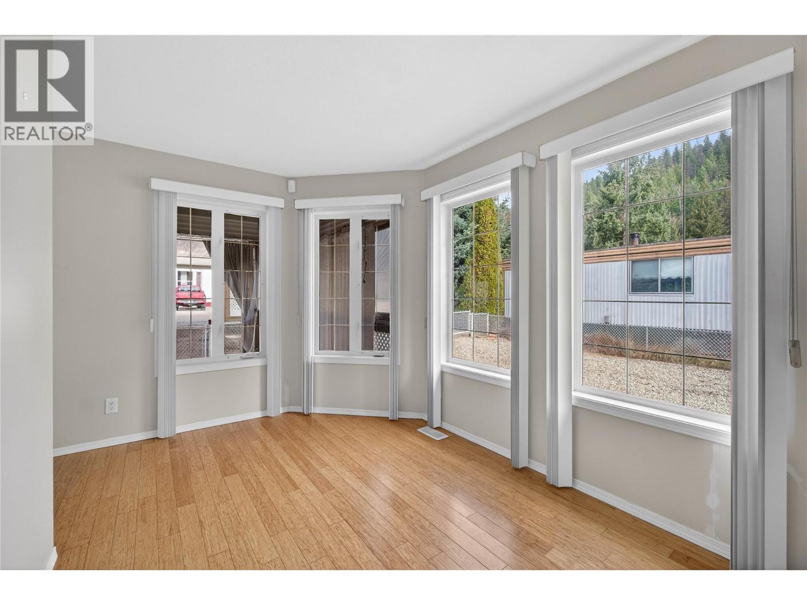 5 HIGHWAY 97A SICAMOUS Sicamous Creek Mobile Home Park Creek Unit# 11, Sicamous