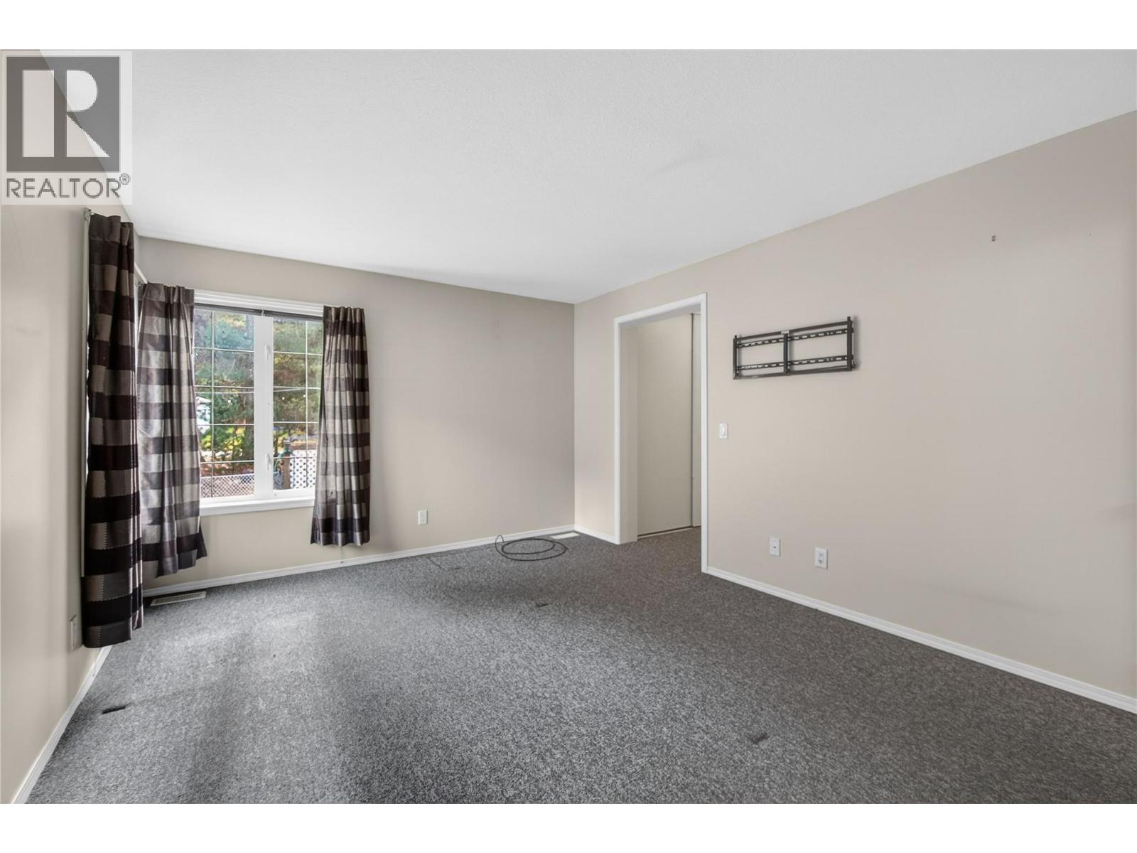 5 HIGHWAY 97A SICAMOUS Sicamous Creek Mobile Home Park Creek Unit# 11, Sicamous