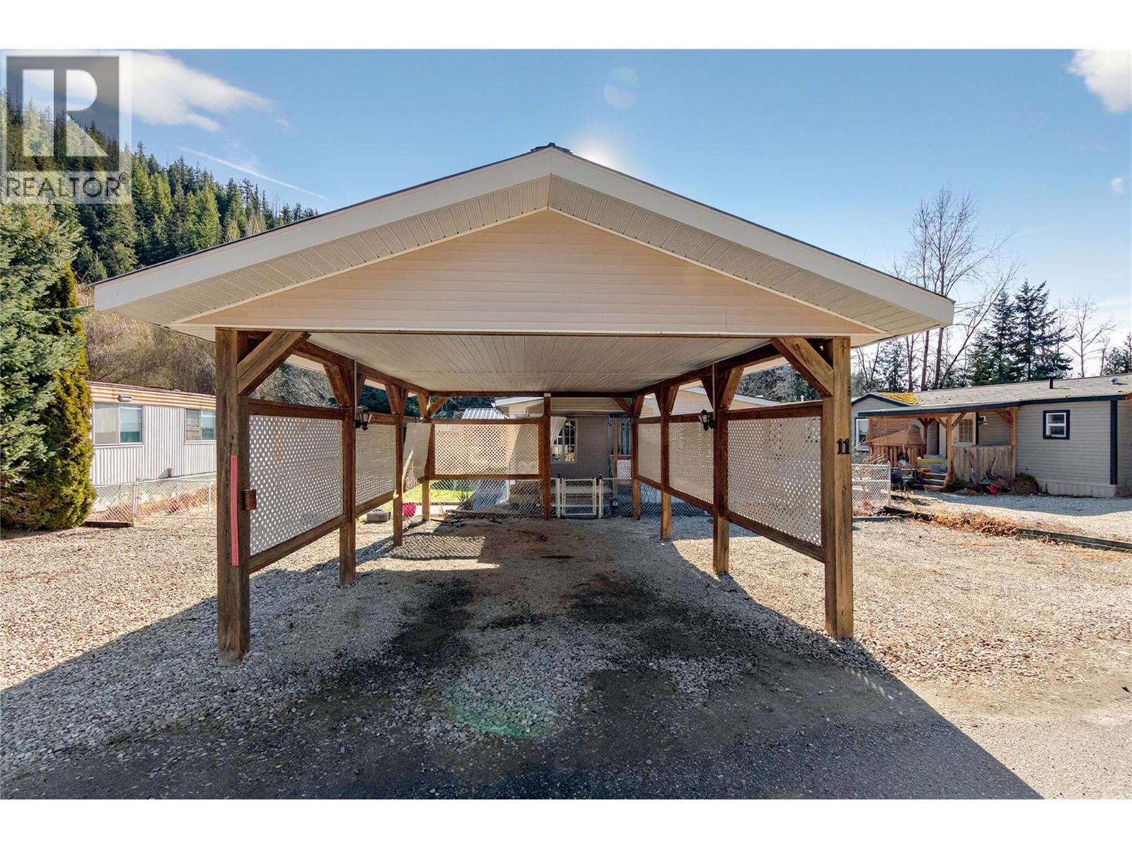 5 HIGHWAY 97A SICAMOUS Sicamous Creek Mobile Home Park Creek Unit# 11, Sicamous