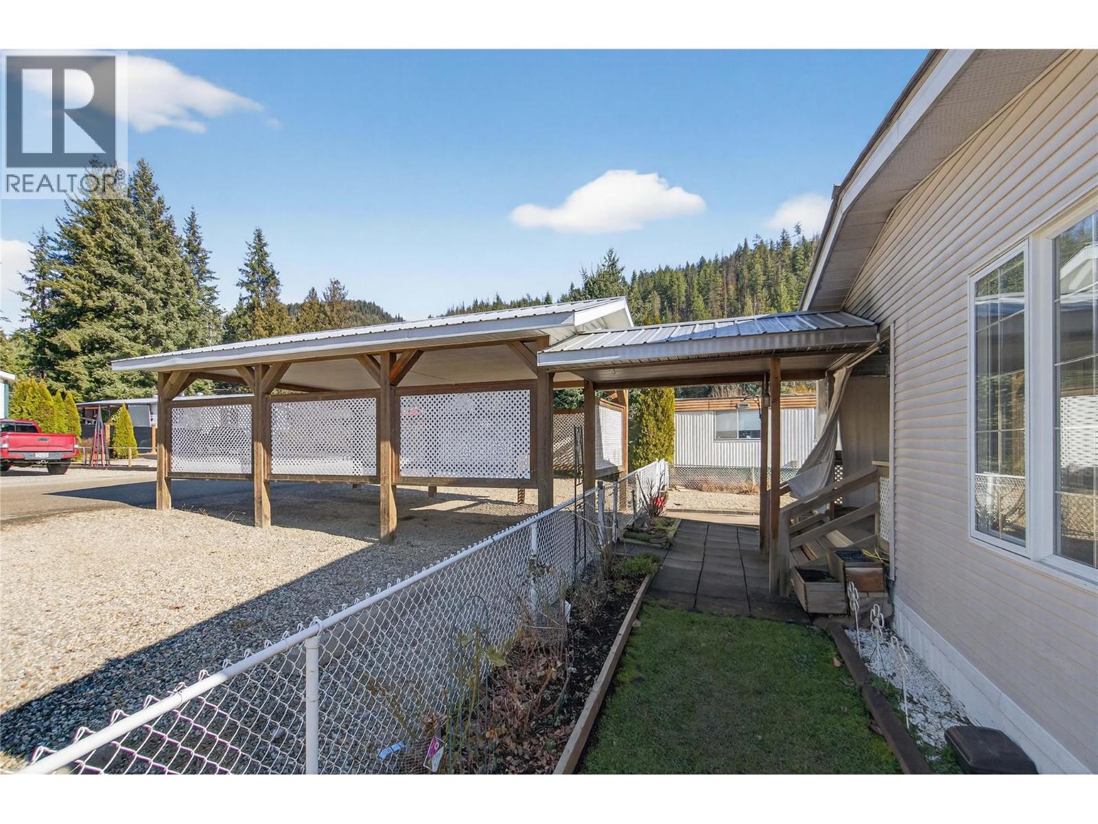 5 HIGHWAY 97A SICAMOUS Sicamous Creek Mobile Home Park Creek Unit# 11, Sicamous