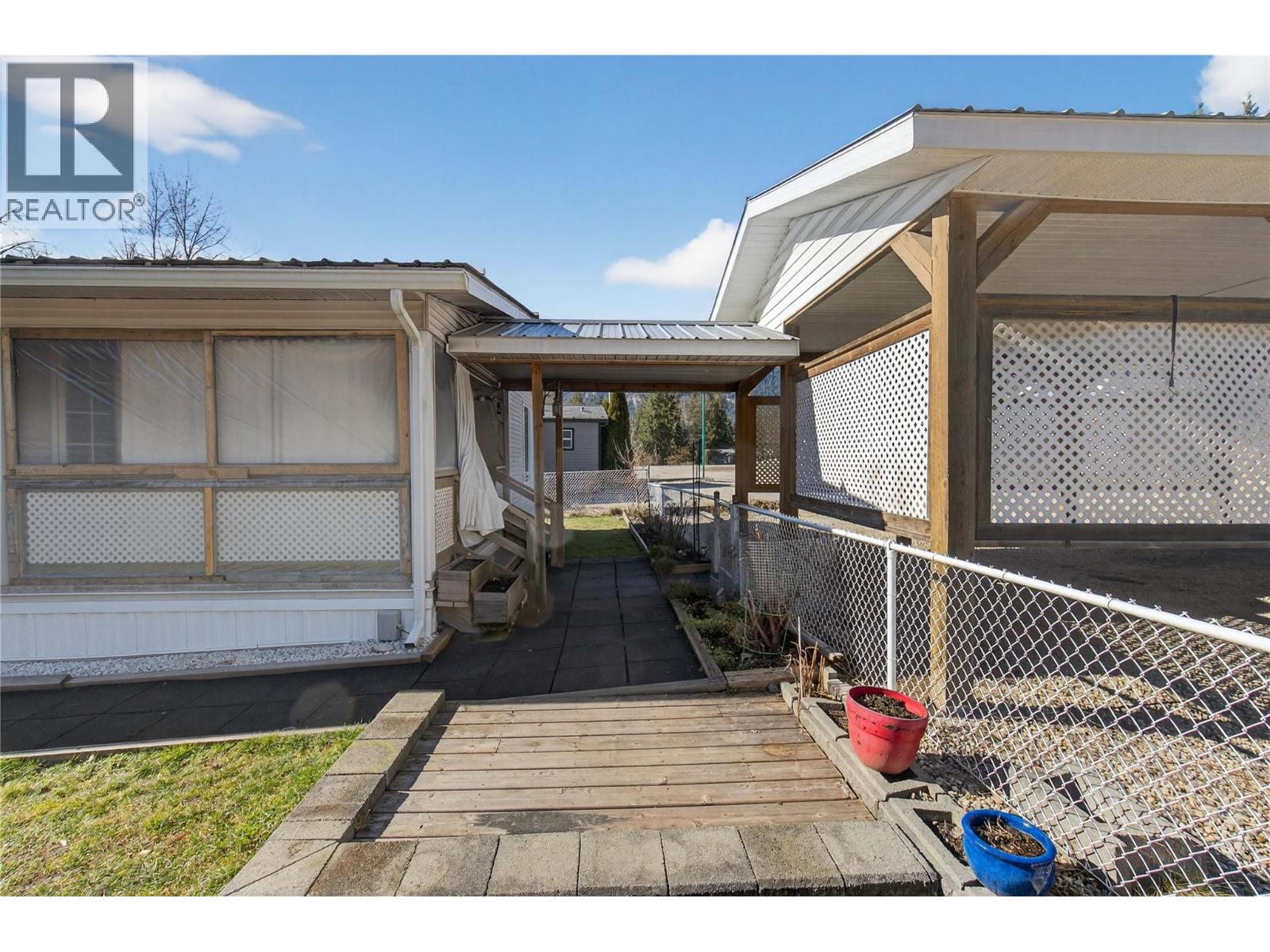 5 HIGHWAY 97A SICAMOUS Sicamous Creek Mobile Home Park Creek Unit# 11, Sicamous