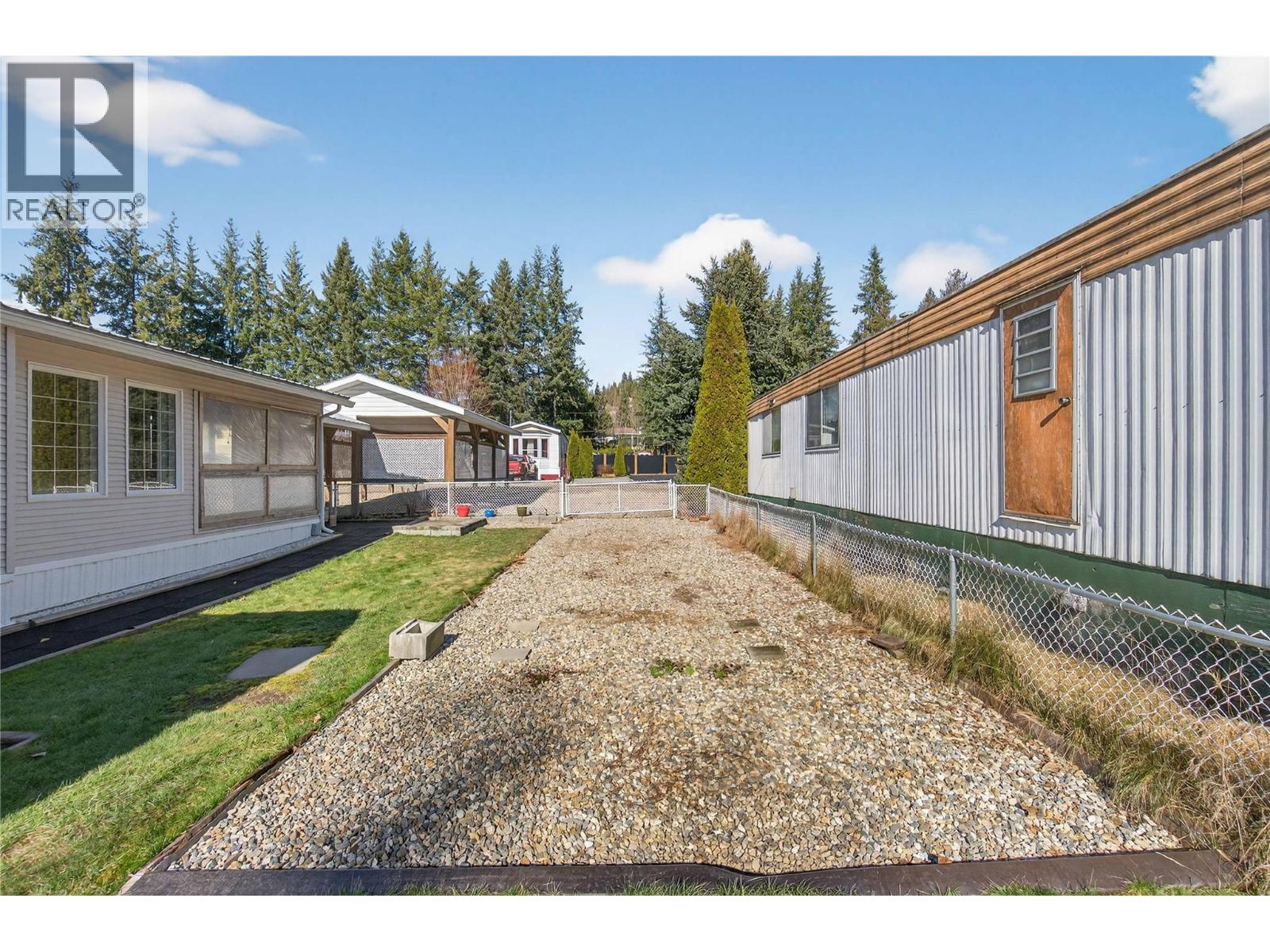 5 HIGHWAY 97A SICAMOUS Sicamous Creek Mobile Home Park Creek Unit# 11, Sicamous