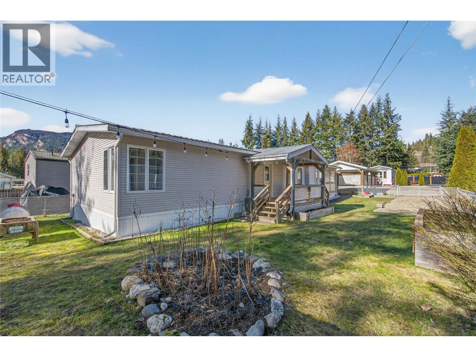 5 HIGHWAY 97A SICAMOUS Sicamous Creek Mobile Home Park Creek Unit# 11, Sicamous