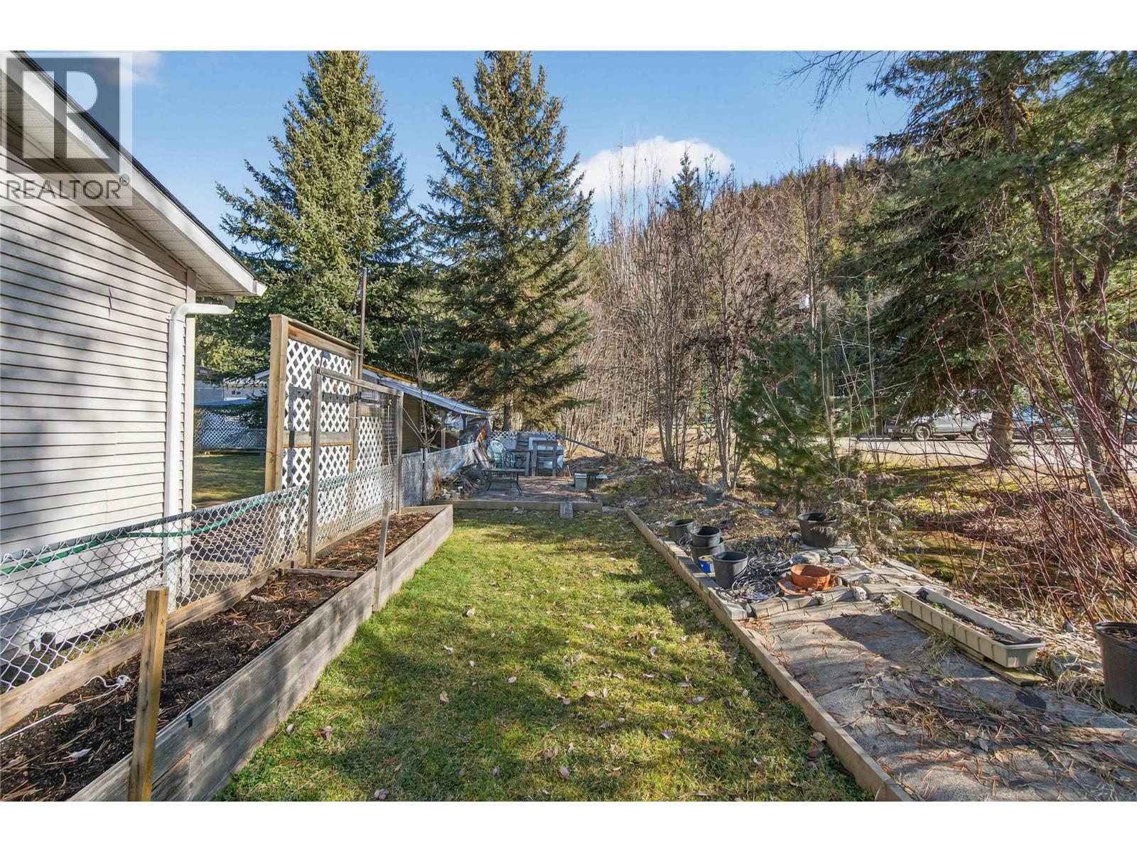 5 HIGHWAY 97A SICAMOUS Sicamous Creek Mobile Home Park Creek Unit# 11, Sicamous