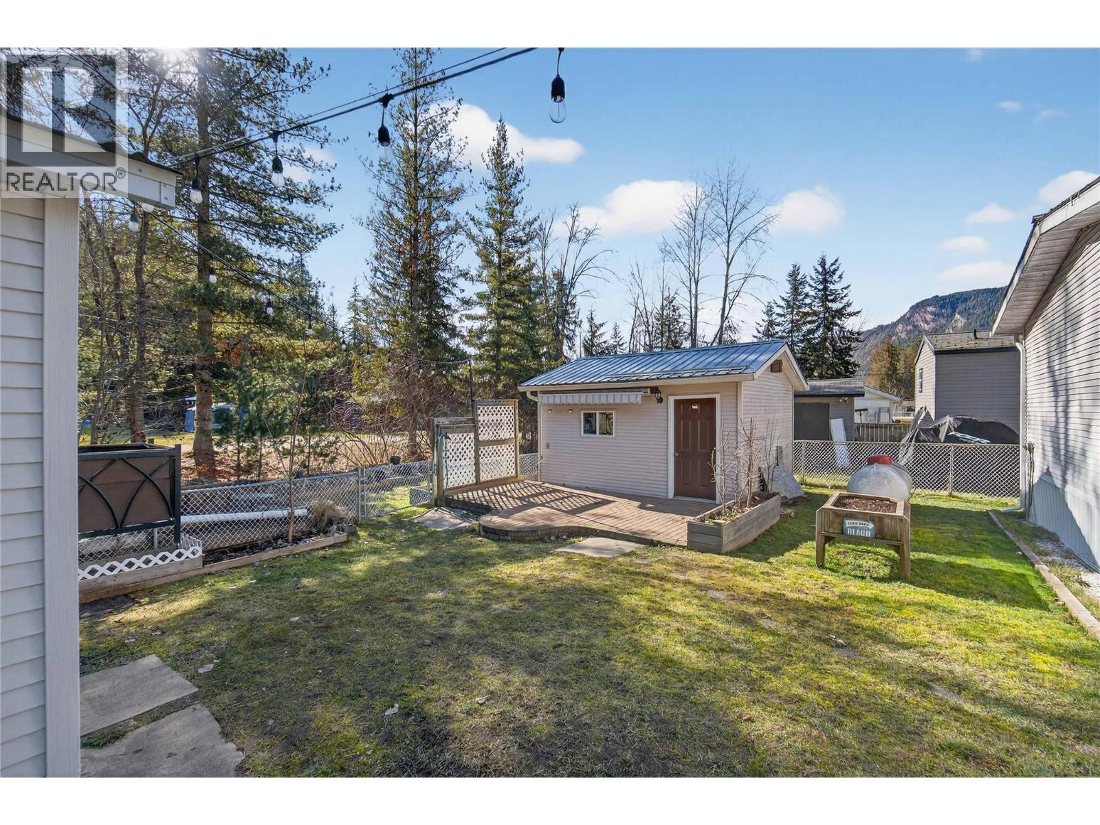 5 HIGHWAY 97A SICAMOUS Sicamous Creek Mobile Home Park Creek Unit# 11, Sicamous