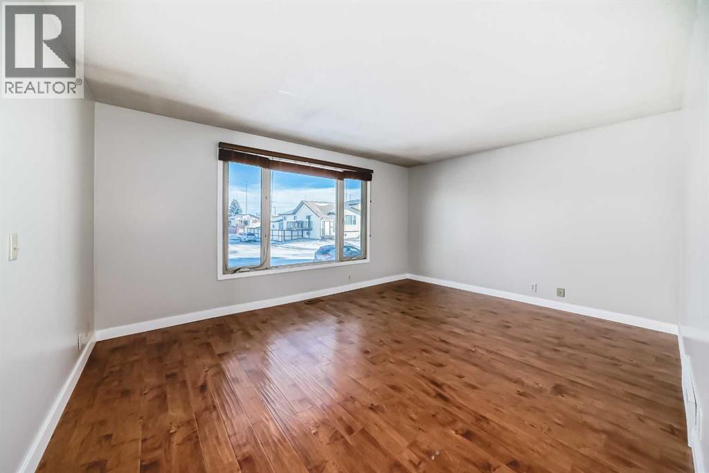 Single Family House Bi-level for Sale in  Whitehaven Road NE Whitehorn Calgary 