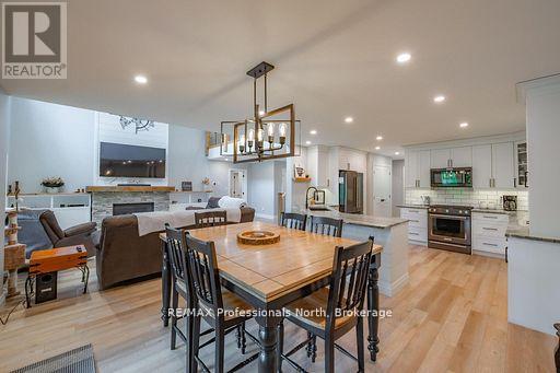 Dining Area open to Entertain around