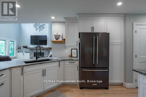 Efficient Layout.  Visit with your Family/Guests