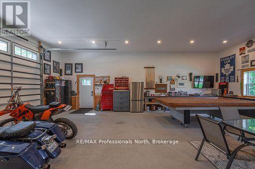 32' x 27' Garage with Benches and Pool Table