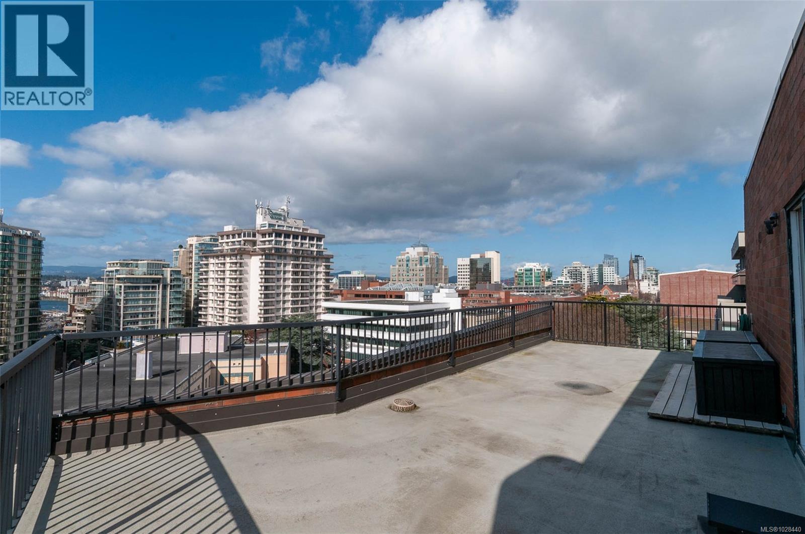 #901 777 BLANSHARD ST - 10