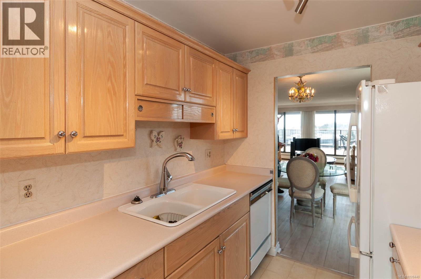 #901 777 BLANSHARD ST - 15