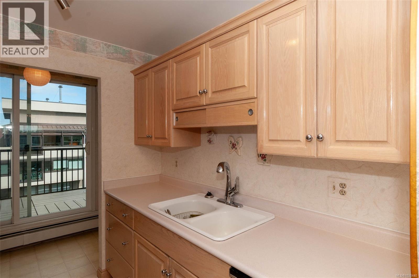 #901 777 BLANSHARD ST - 16