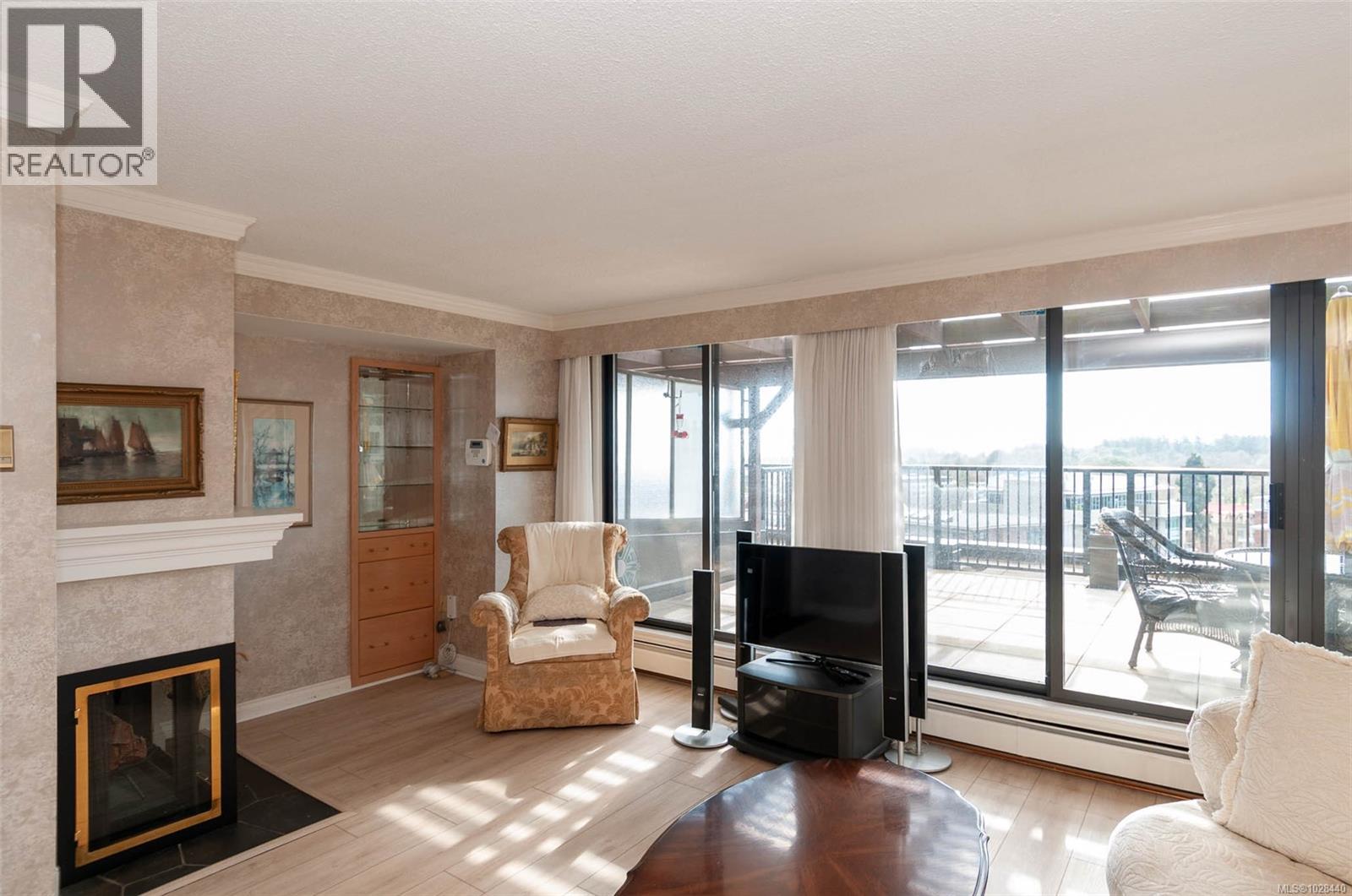 #901 777 BLANSHARD ST - Image 3