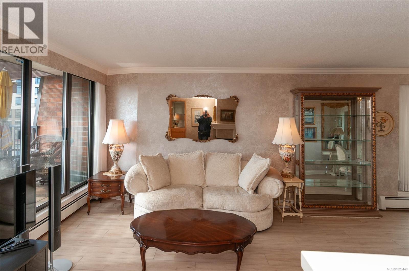 #901 777 BLANSHARD ST - 7