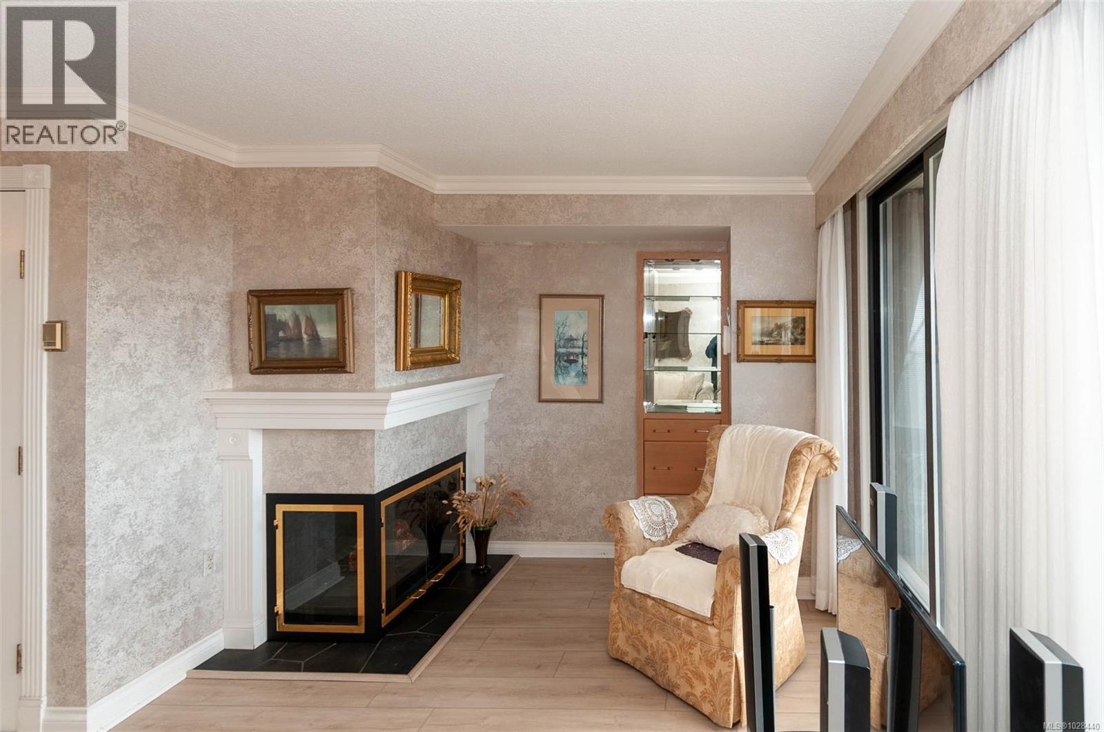 #901 777 BLANSHARD ST - 8