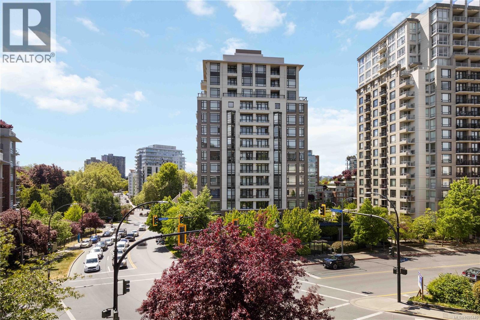 #901 777 BLANSHARD ST - Image 2