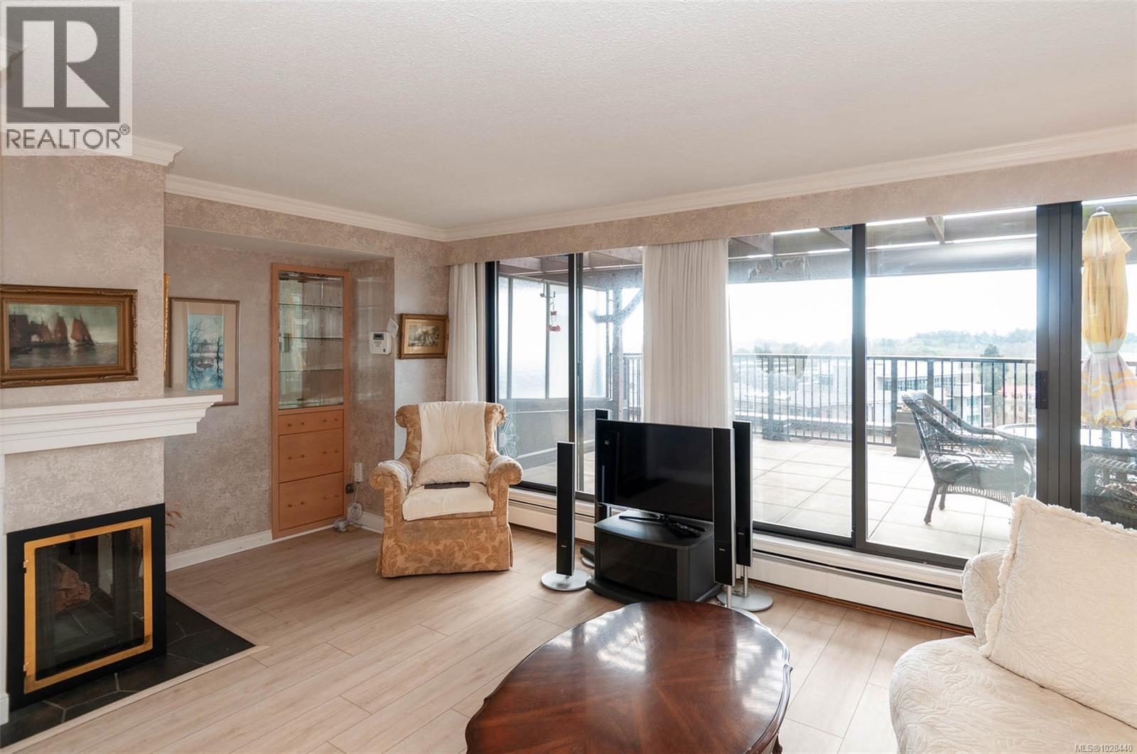 #901 777 BLANSHARD ST - 5