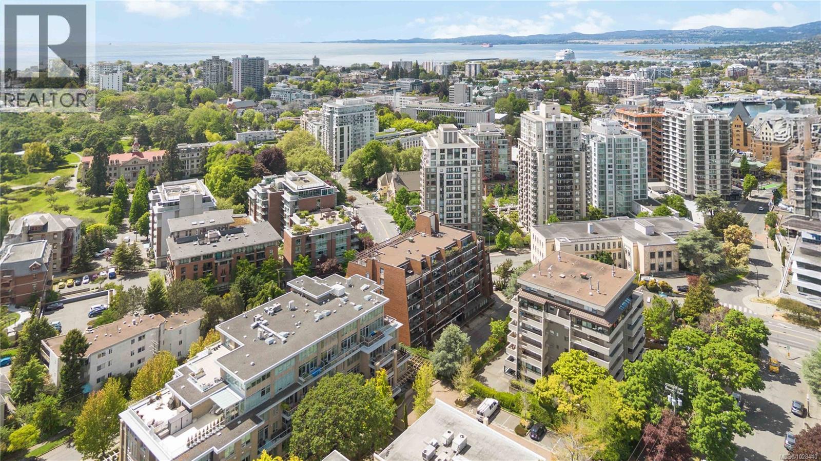 #901 777 BLANSHARD ST - 23