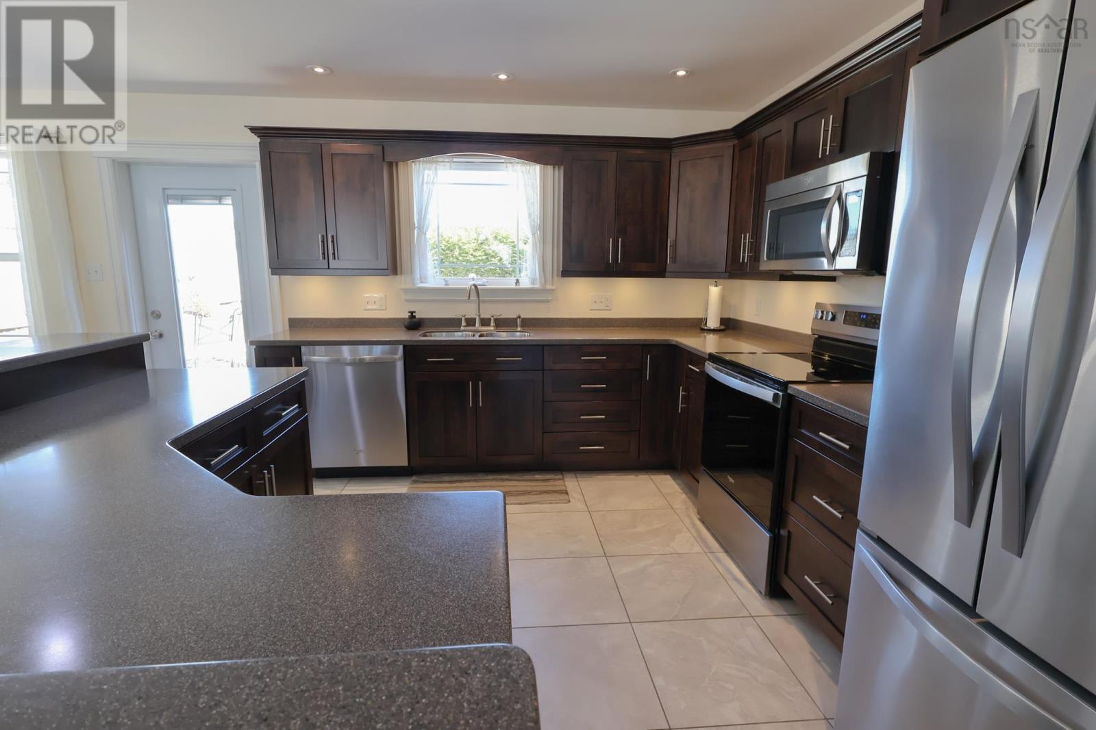 Property 35 of 44 of 40 Dr Ernst Court