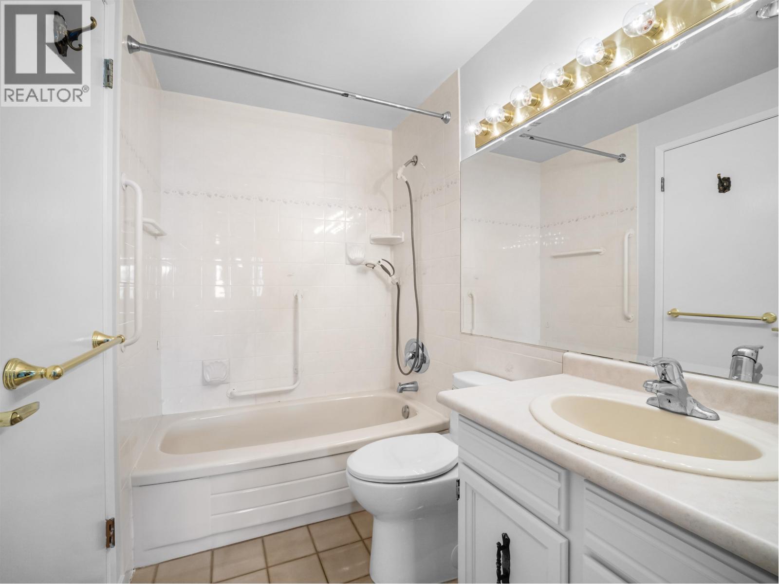 301 134 W 20TH STREET, North Vancouver