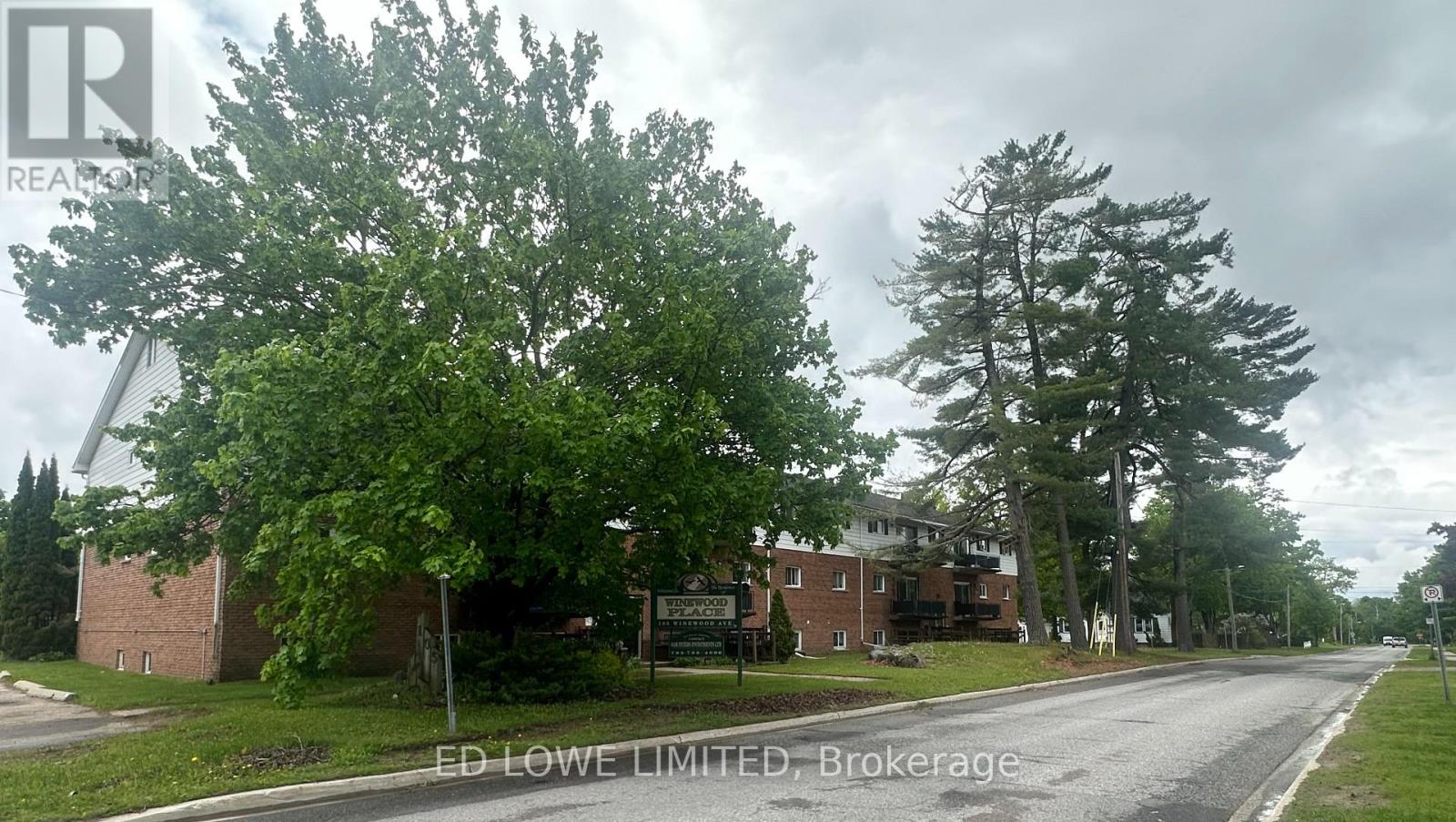105 WINEWOOD AVENUE W - 1