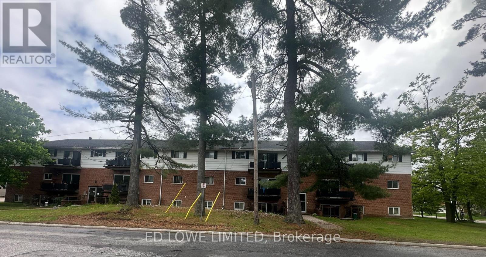 105 WINEWOOD AVENUE W - 2
