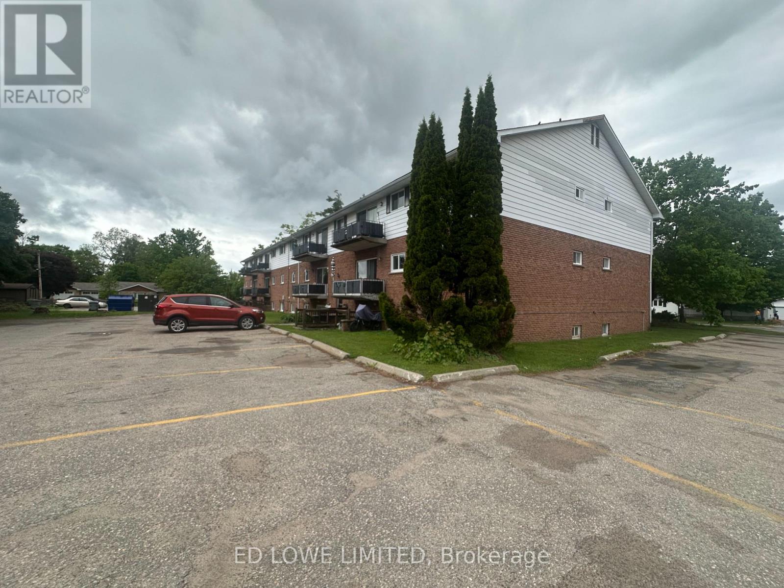 105 WINEWOOD AVENUE W - 5