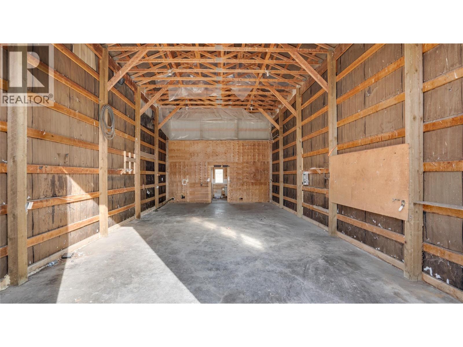 5580 Back Enderby Road, Spallumcheen