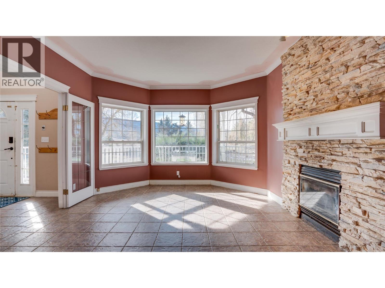 5580 Back Enderby Road, Spallumcheen