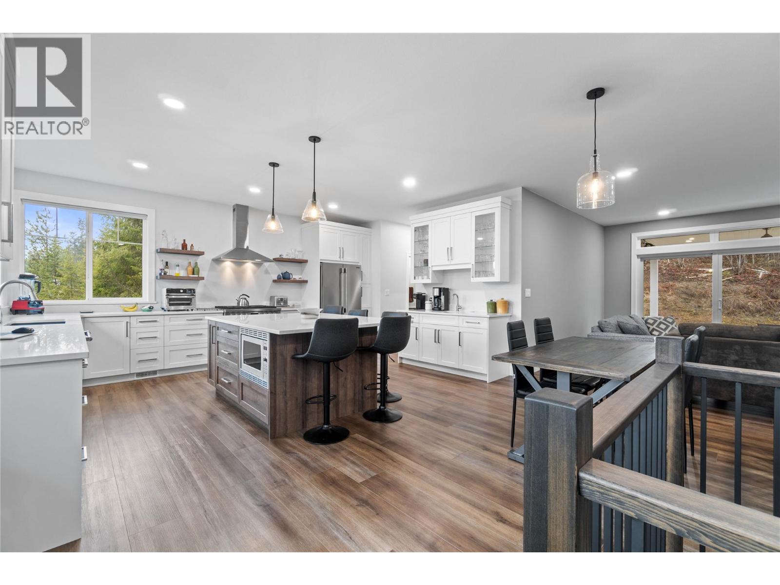 2763 Valleyview Drive, Blind Bay