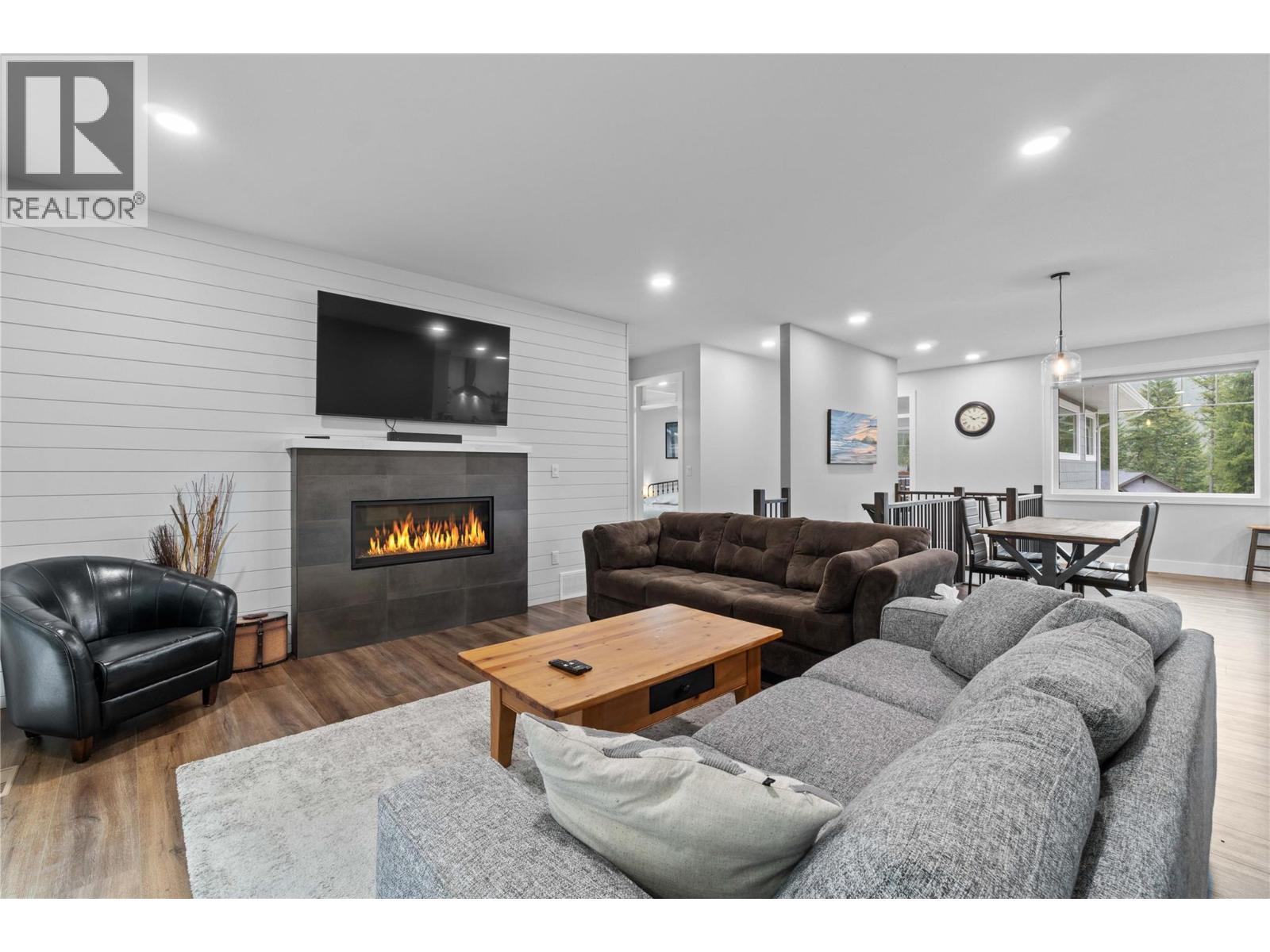 2763 Valleyview Drive, Blind Bay