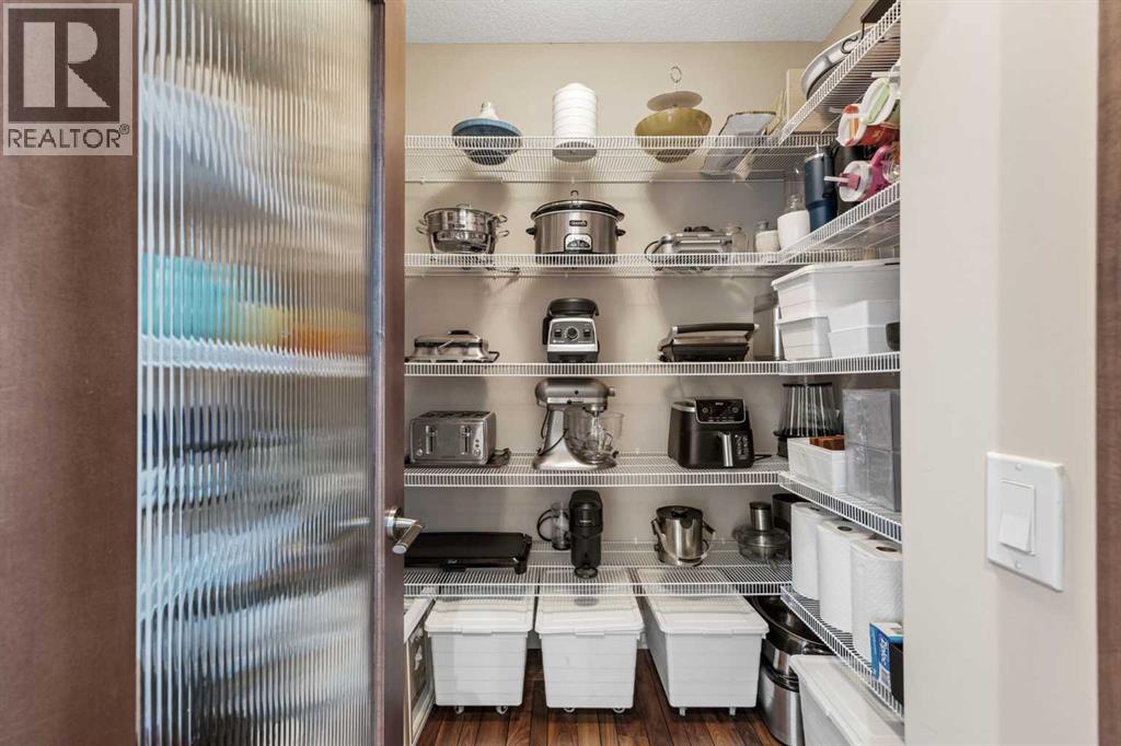 Single Family House for Sale in  Ascot Rise SW Aspen Woods Calgary 