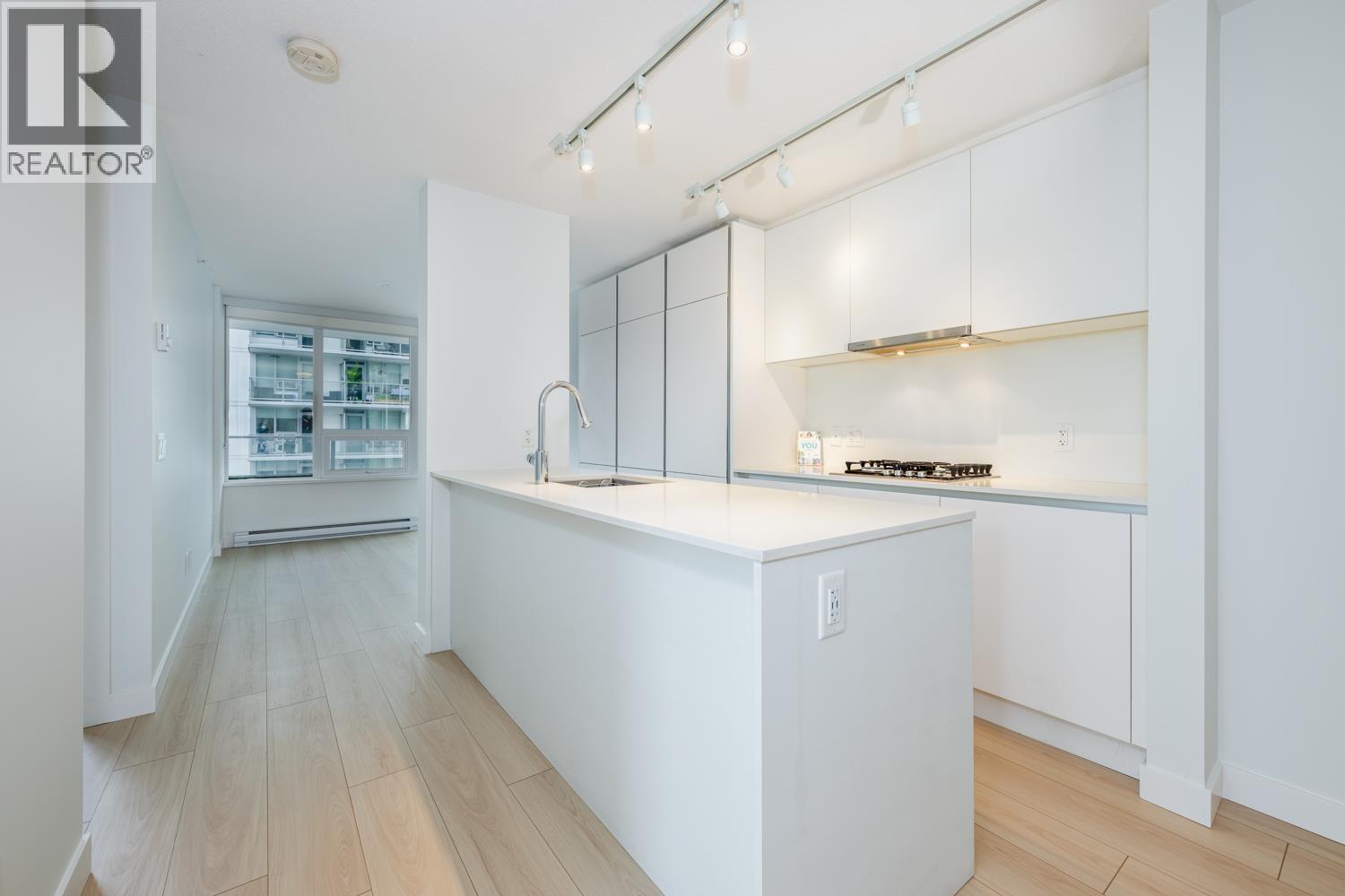 1005 988 QUAYSIDE Drive - photo 2