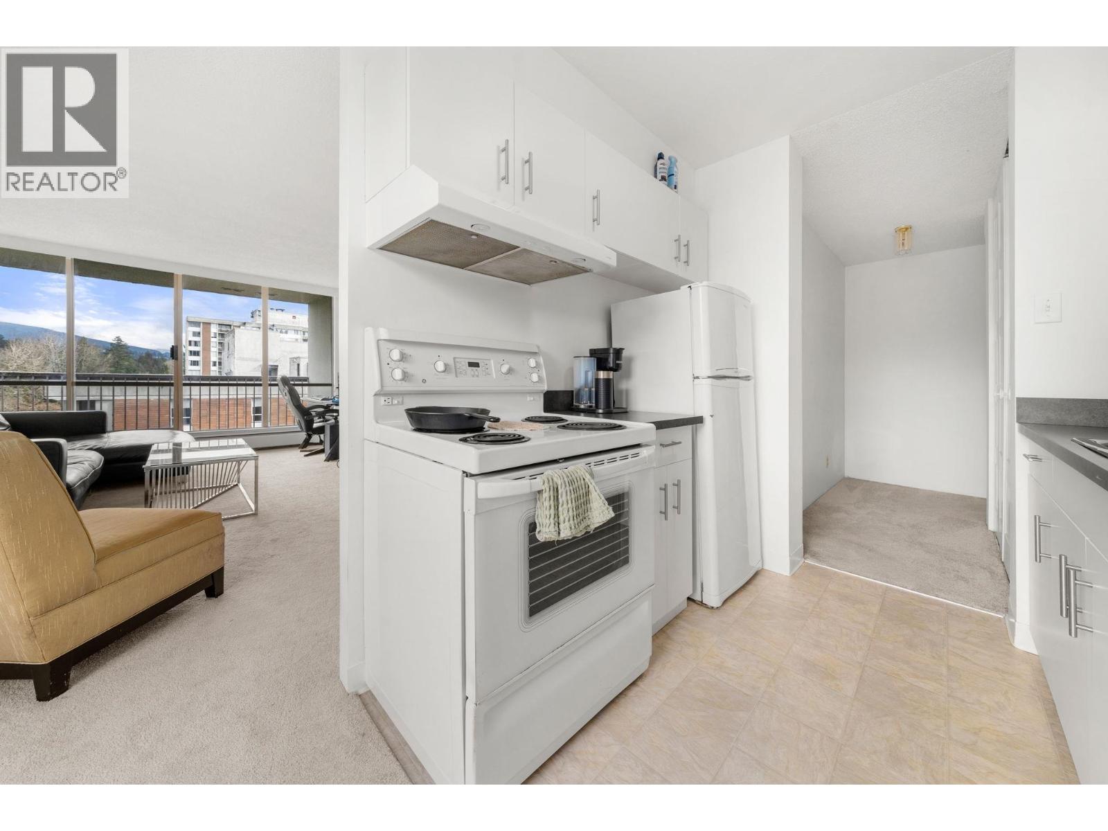 1404 2016 FULLERTON AVENUE, North Vancouver