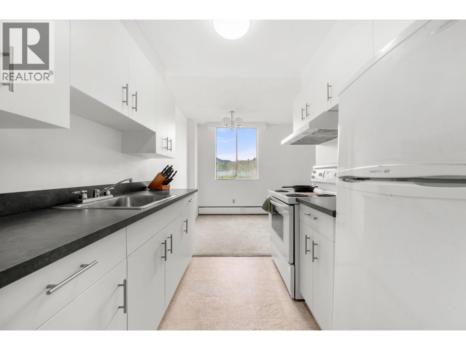 1404 2016 FULLERTON AVENUE, North Vancouver