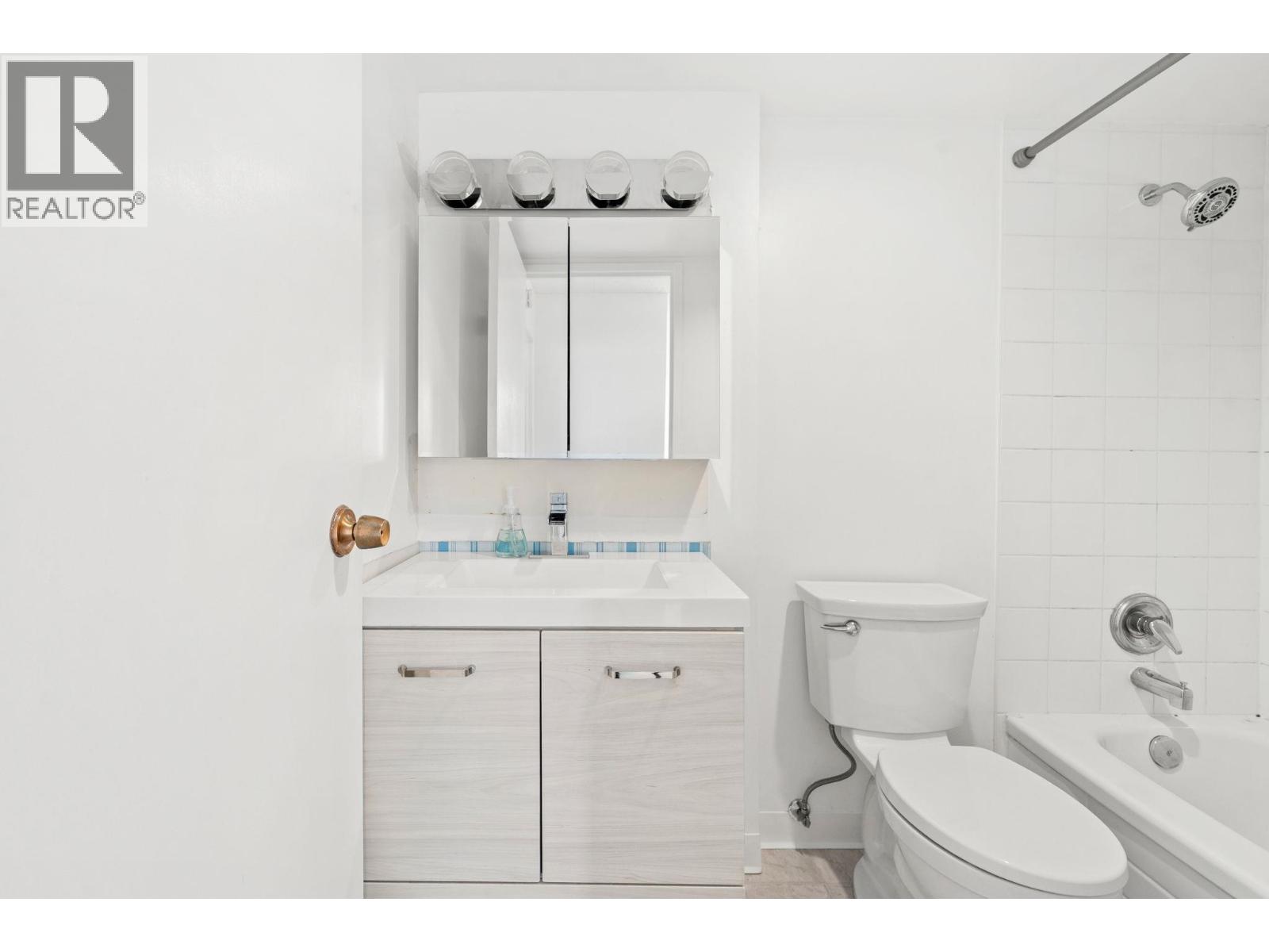 1404 2016 FULLERTON AVENUE, North Vancouver