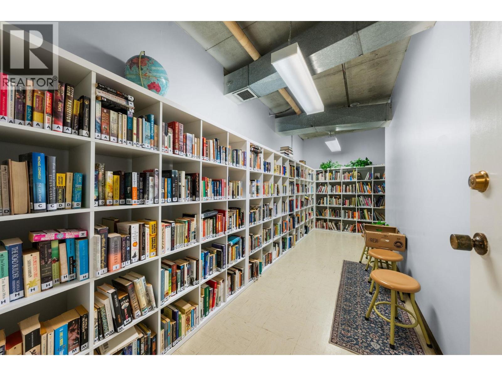 1404 2016 FULLERTON AVENUE, North Vancouver