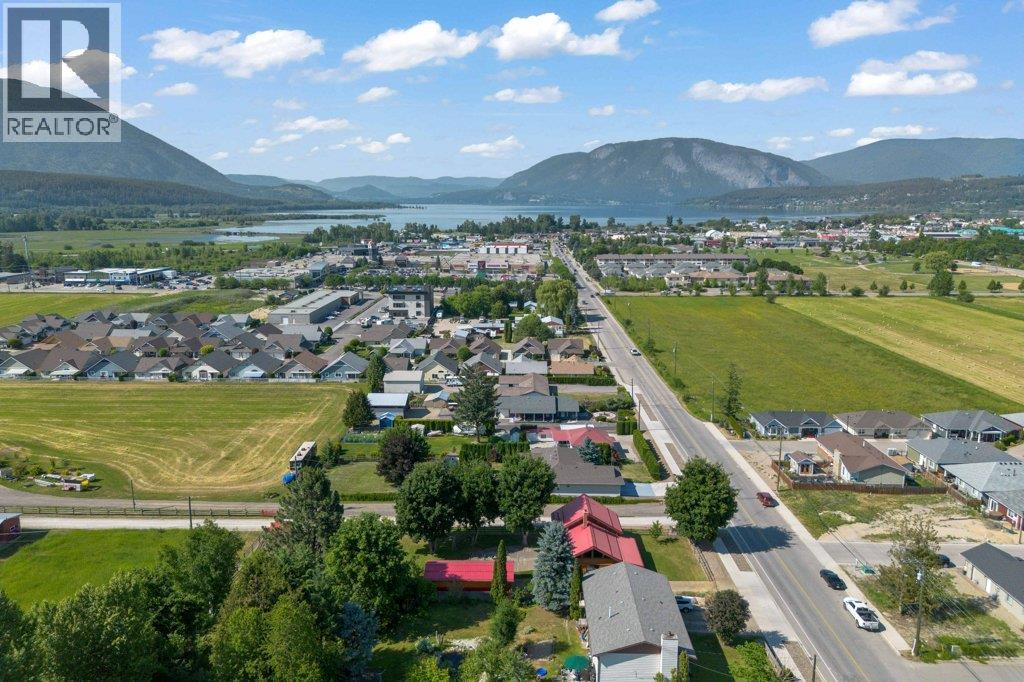 1421 10 Street SW, Salmon Arm