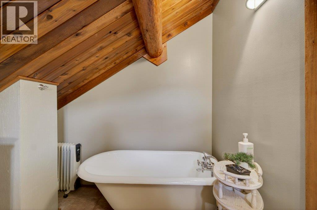 1421 10 Street SW, Salmon Arm