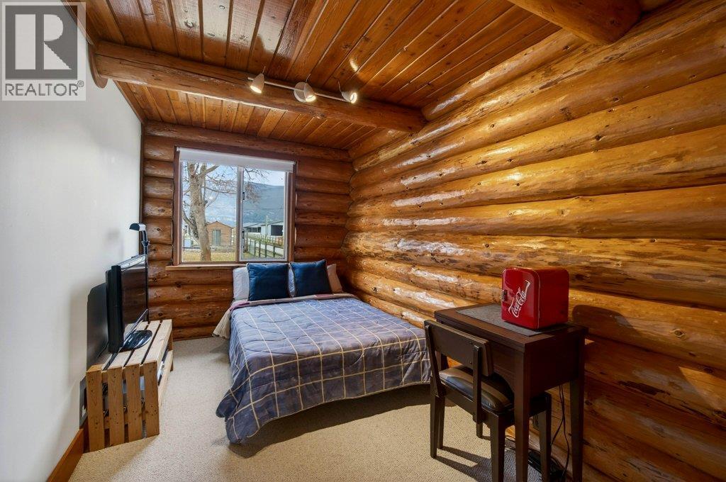 1421 10 Street SW, Salmon Arm