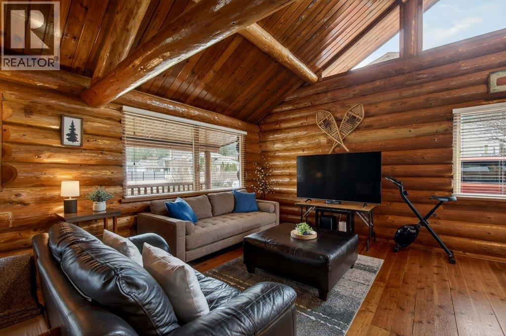 1421 10 Street SW, Salmon Arm