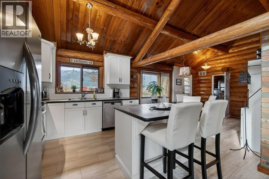 1421 10 Street SW, Salmon Arm