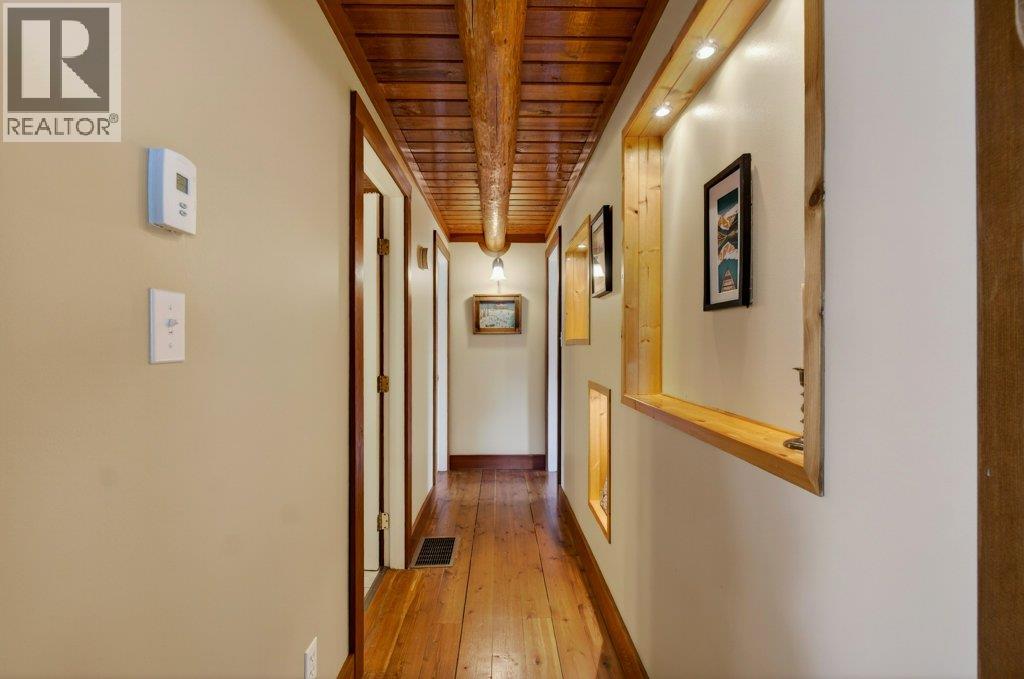 1421 10 Street SW, Salmon Arm