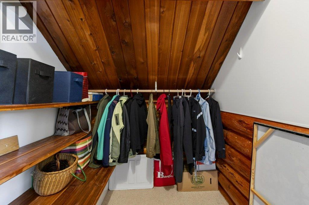 1421 10 Street SW, Salmon Arm