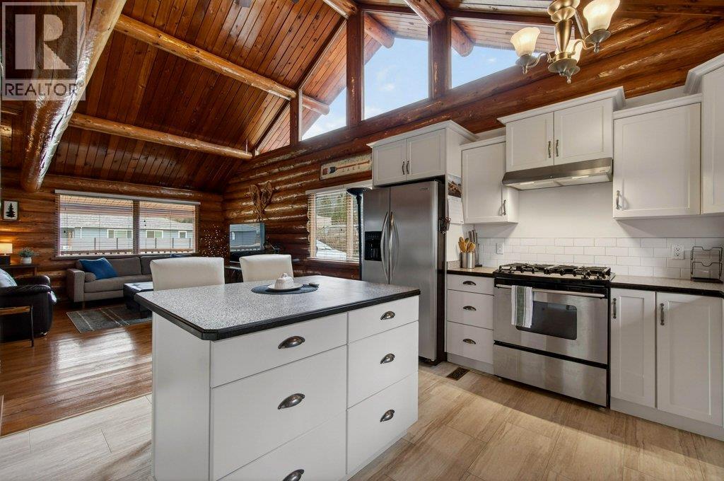 1421 10 Street SW, Salmon Arm