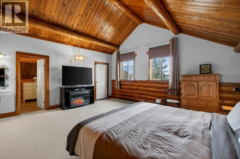 1421 10 Street SW, Salmon Arm