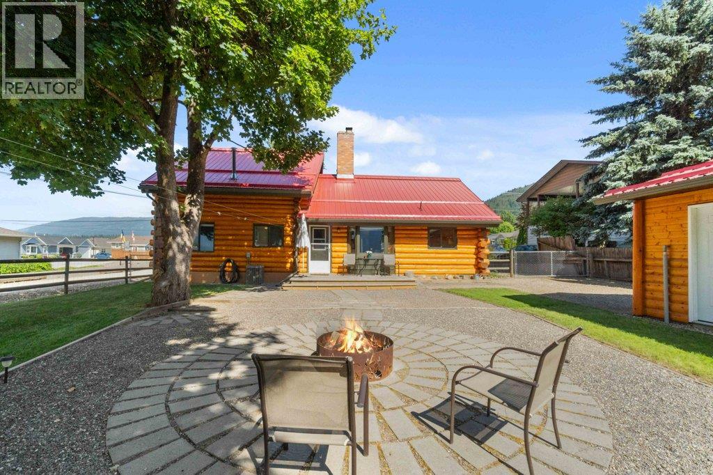 1421 10 Street SW, Salmon Arm