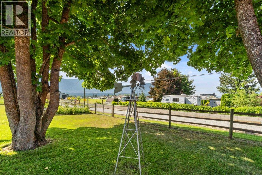 1421 10 Street SW, Salmon Arm